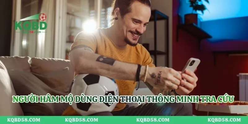 Lịch Thi Đấu U23 Châu Á - Theo Dõi Các Trận Đấu Mới Nhất Người hâm mộ dùng điện thoại thông minh tra cứu lịch thi đấu u23 châu Á
